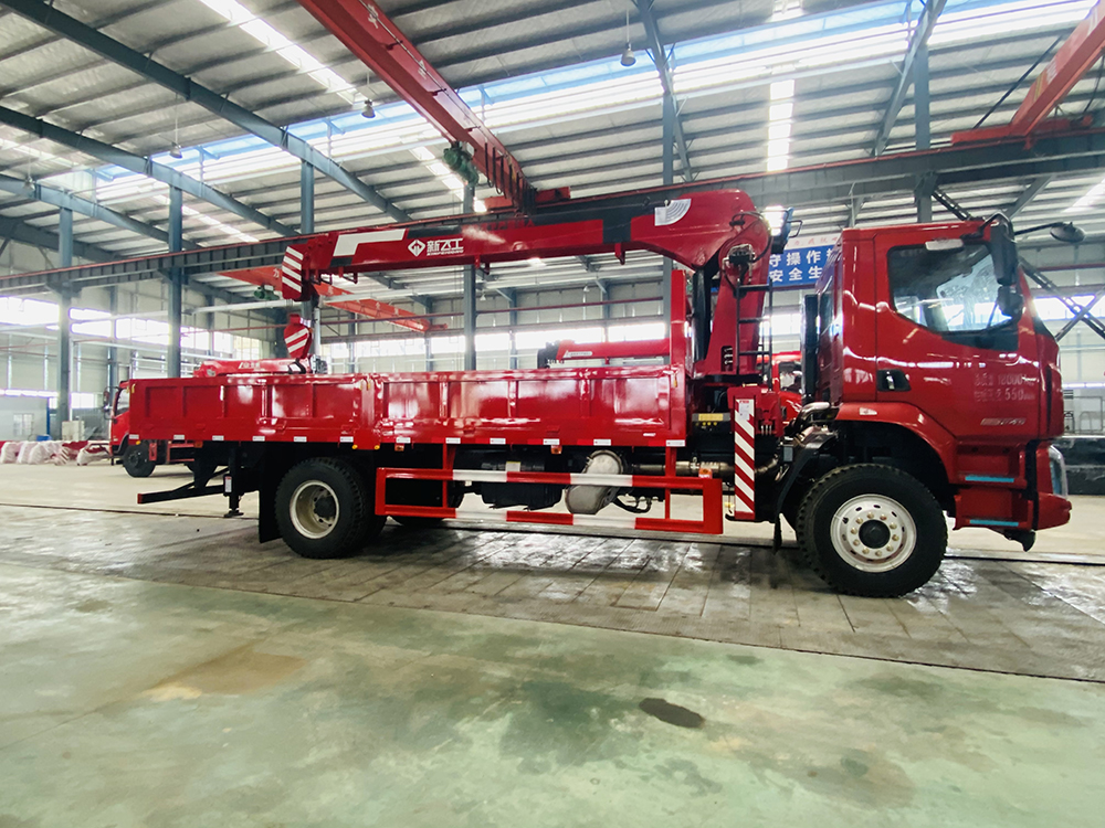 國(guó)六東風(fēng)柳汽乘龍單橋新飛工8噸四節(jié)直臂吊機(jī)隨車(chē)吊